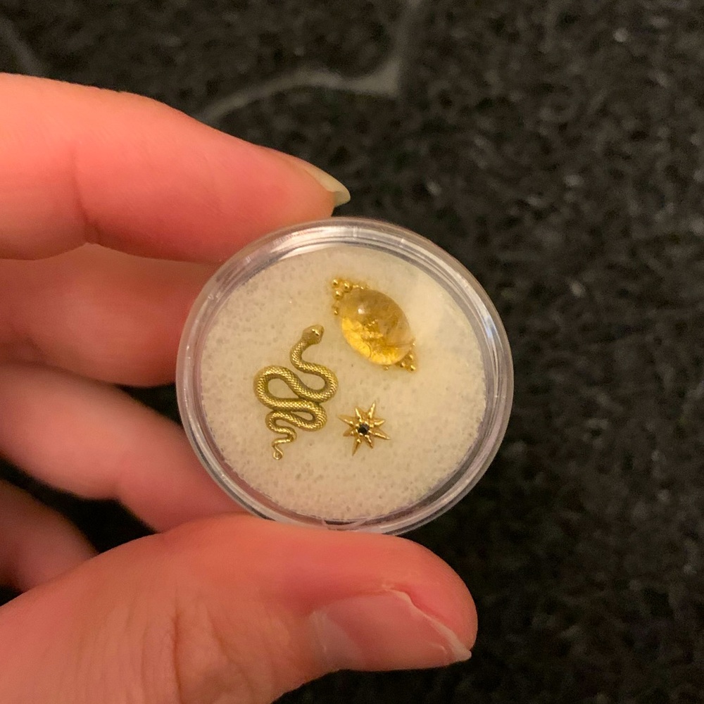 14k YG snake Threadless end